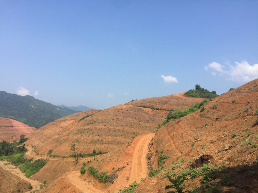 堅(jiān)持嚴(yán)格的耕地保護(hù)制度和嚴(yán)格的節(jié)約用地制度